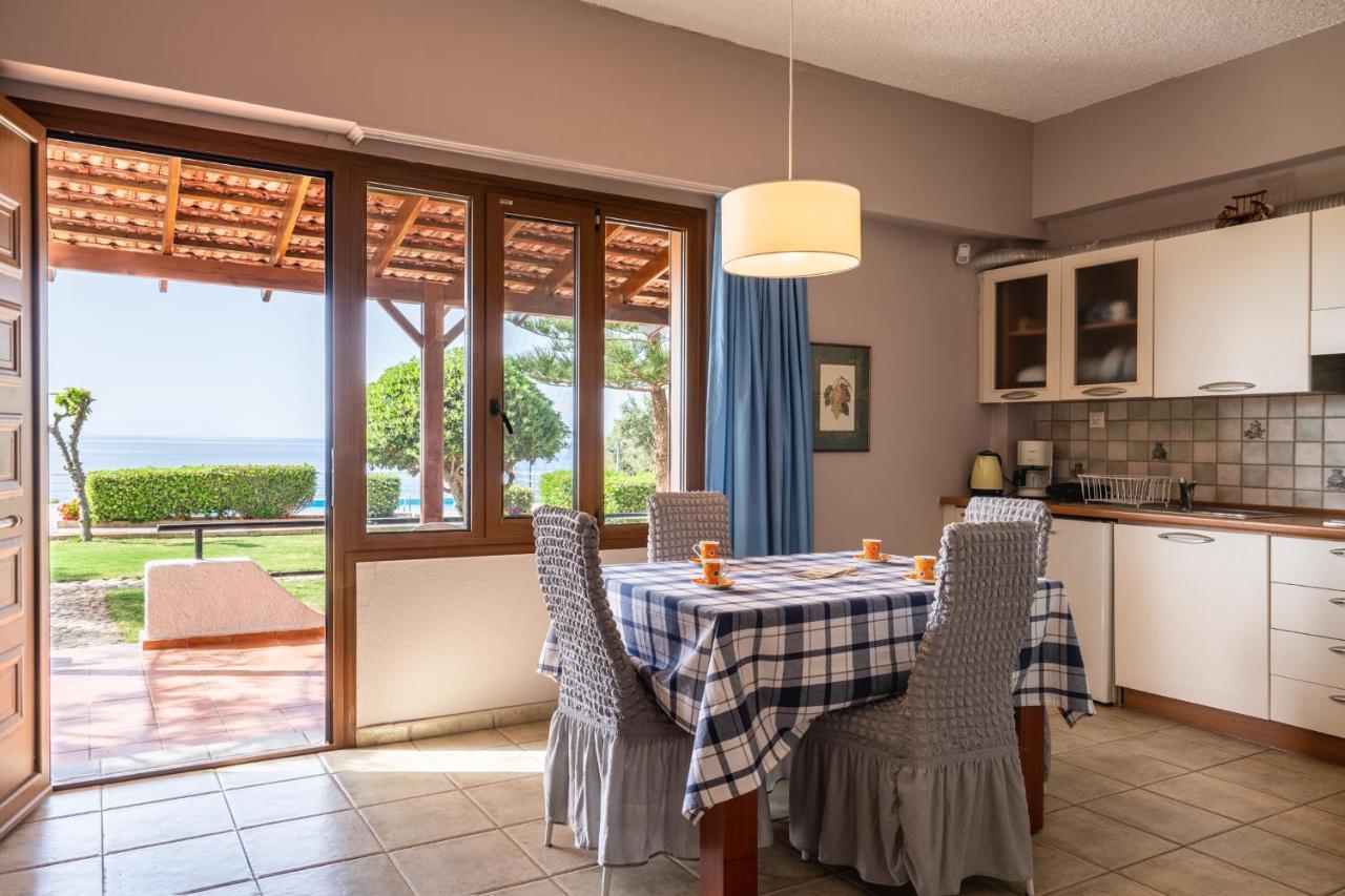Beachfront Family Villa Katerina With Private Pool, Playground, Bbq & Amazing Sea Views! Petres  Buitenkant foto