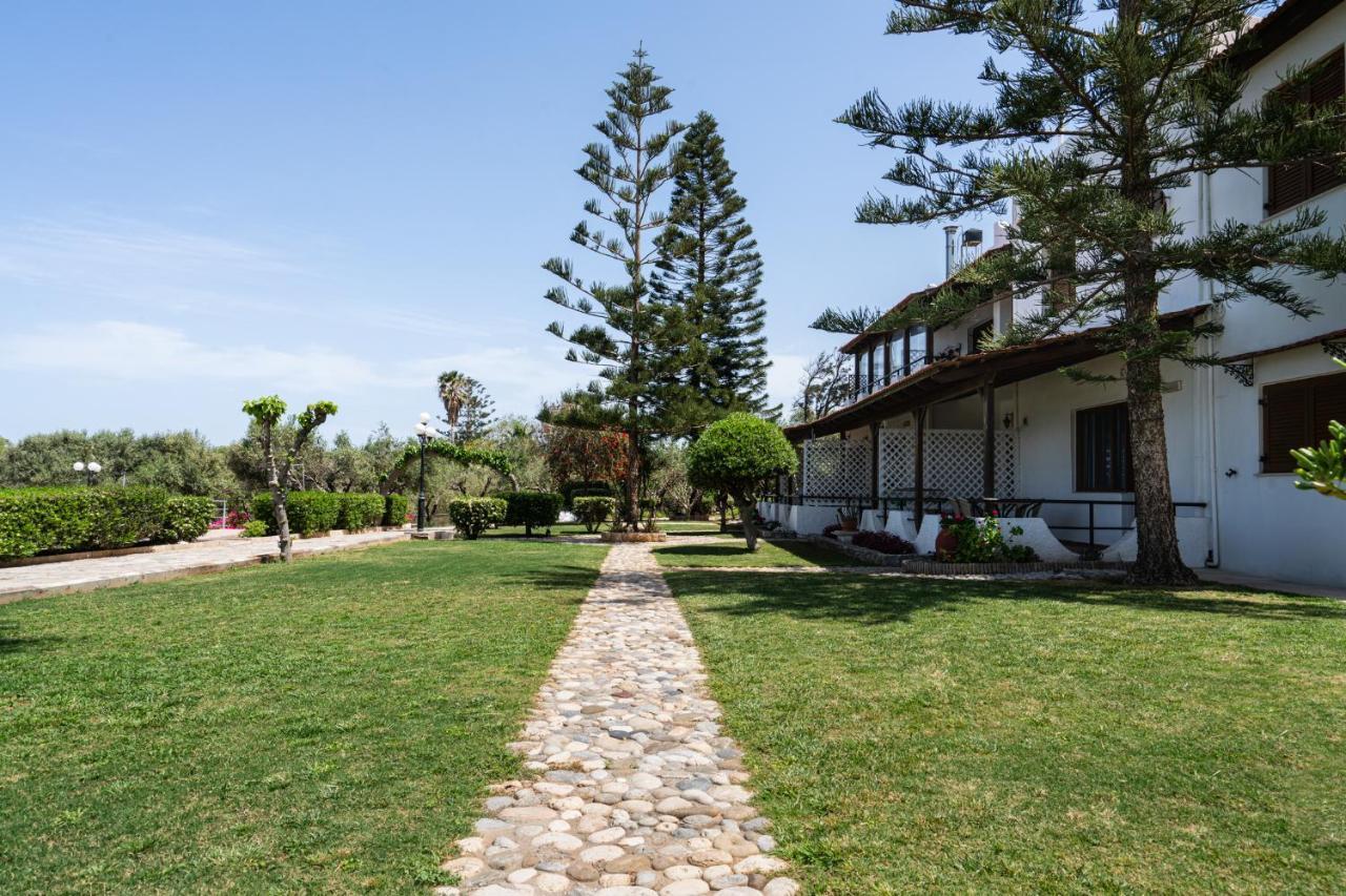 Beachfront Family Villa Katerina With Private Pool, Playground, Bbq & Amazing Sea Views! Petres  Buitenkant foto