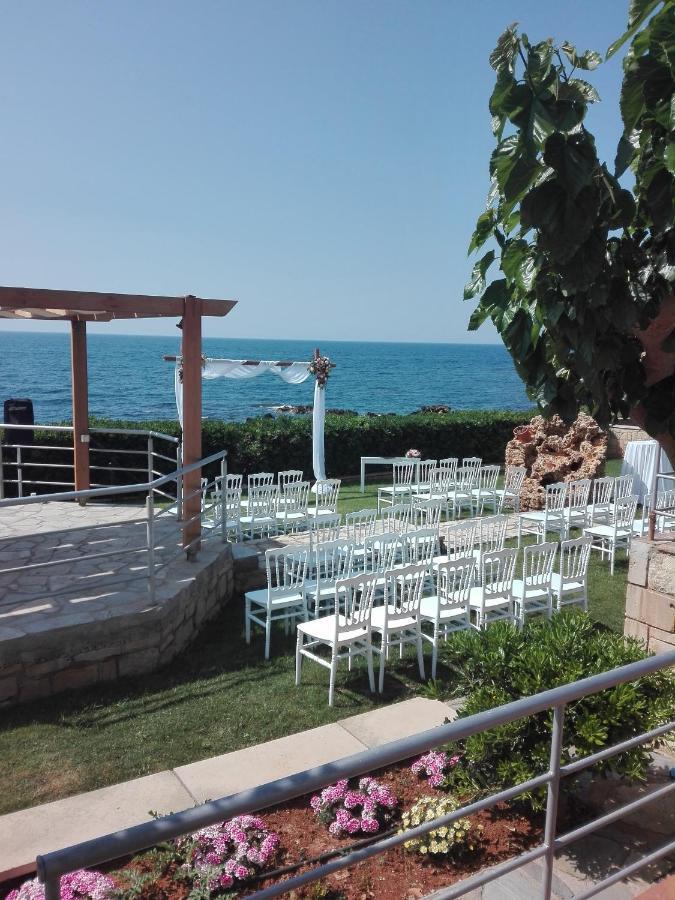 Beachfront Family Villa Katerina With Private Pool, Playground, Bbq & Amazing Sea Views! Petres  Buitenkant foto