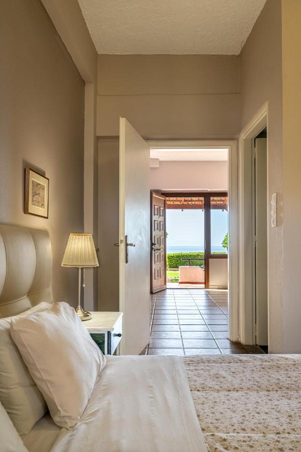 Beachfront Family Villa Katerina With Private Pool, Playground, Bbq & Amazing Sea Views! Petres  Buitenkant foto