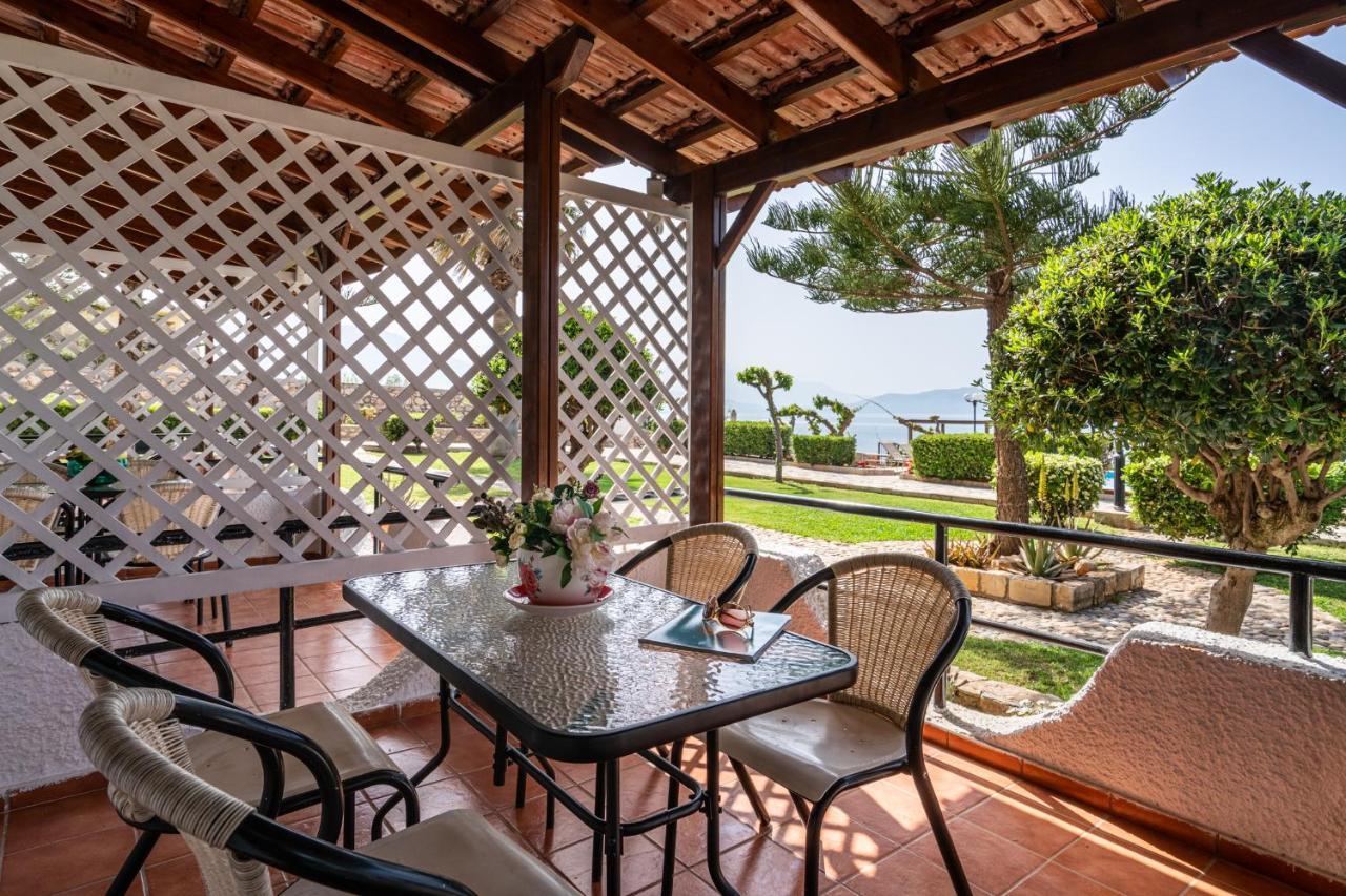 Beachfront Family Villa Katerina With Private Pool, Playground, Bbq & Amazing Sea Views! Petres  Buitenkant foto