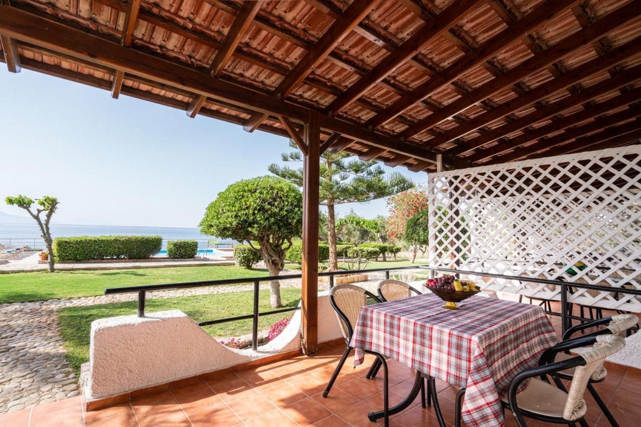 Beachfront Family Villa Katerina With Private Pool, Playground, Bbq & Amazing Sea Views! Petres  Buitenkant foto