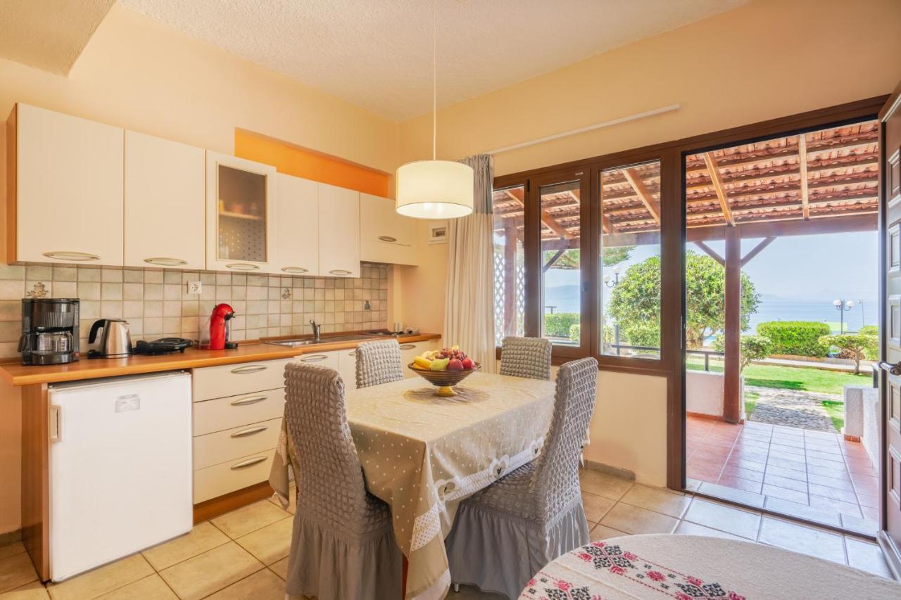 Beachfront Family Villa Katerina With Private Pool, Playground, Bbq & Amazing Sea Views! Petres  Buitenkant foto