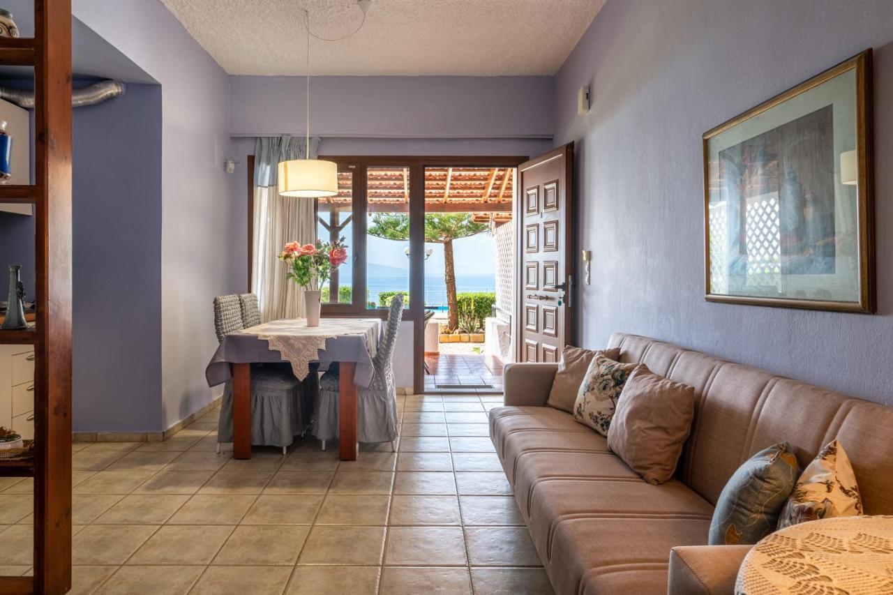 Beachfront Family Villa Katerina With Private Pool, Playground, Bbq & Amazing Sea Views! Petres  Buitenkant foto