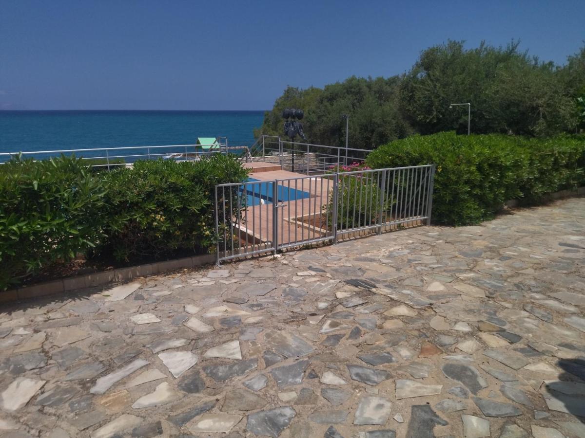 Beachfront Family Villa Katerina With Private Pool, Playground, Bbq & Amazing Sea Views! Petres  Buitenkant foto