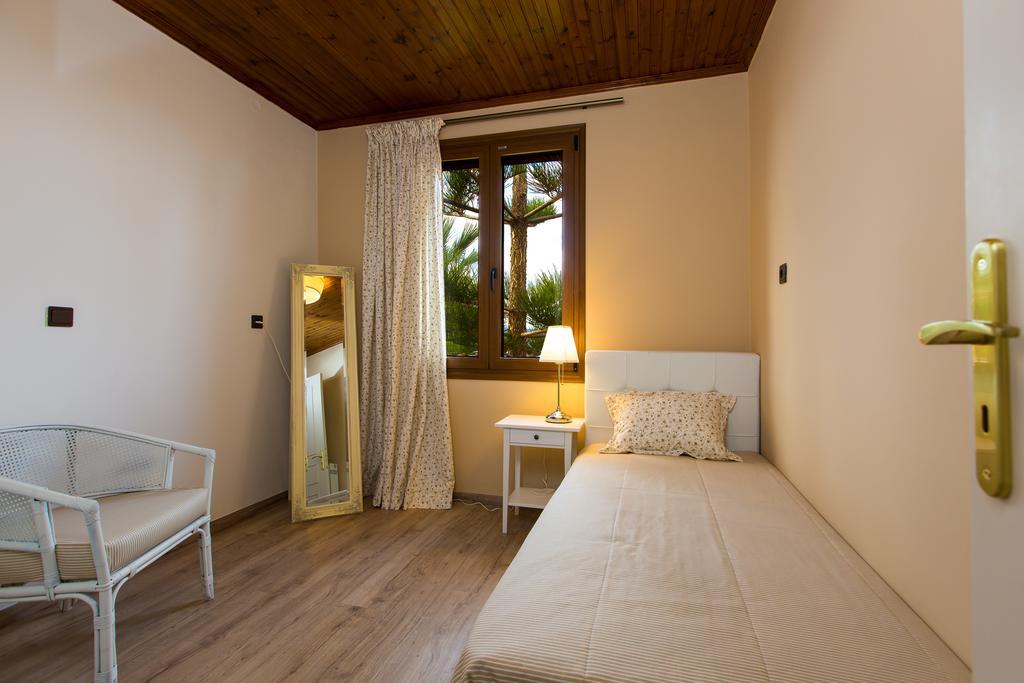 Beachfront Family Villa Katerina With Private Pool, Playground, Bbq & Amazing Sea Views! Petres  Buitenkant foto